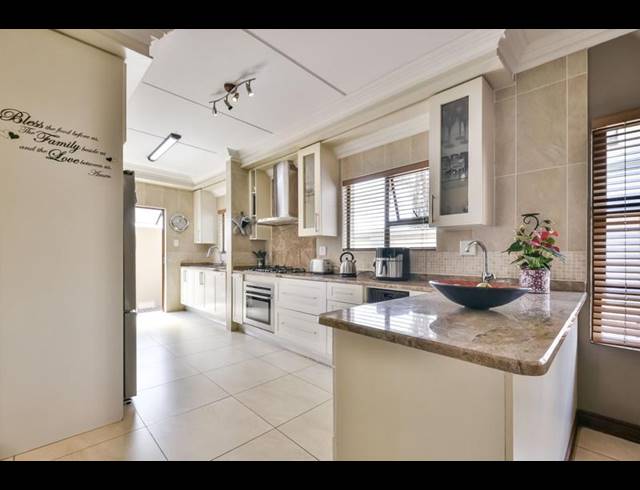 4 BEDROOM HOUSE FOR SALE IN GLEN MARAIS